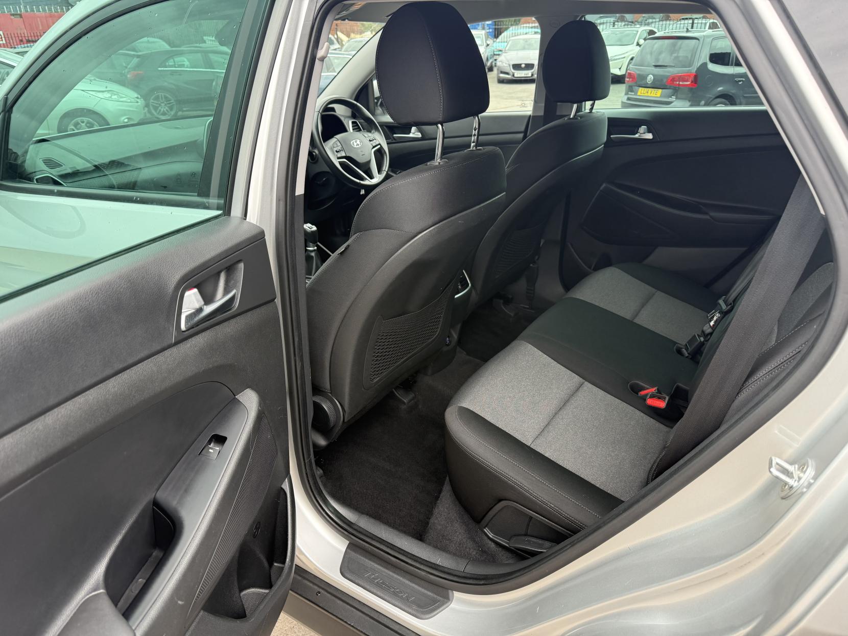 Hyundai TUCSON 1.6 CRDi MHEV SE Nav SUV 5dr Diesel Hybrid Manual Euro 6 (s/s) (115 ps)