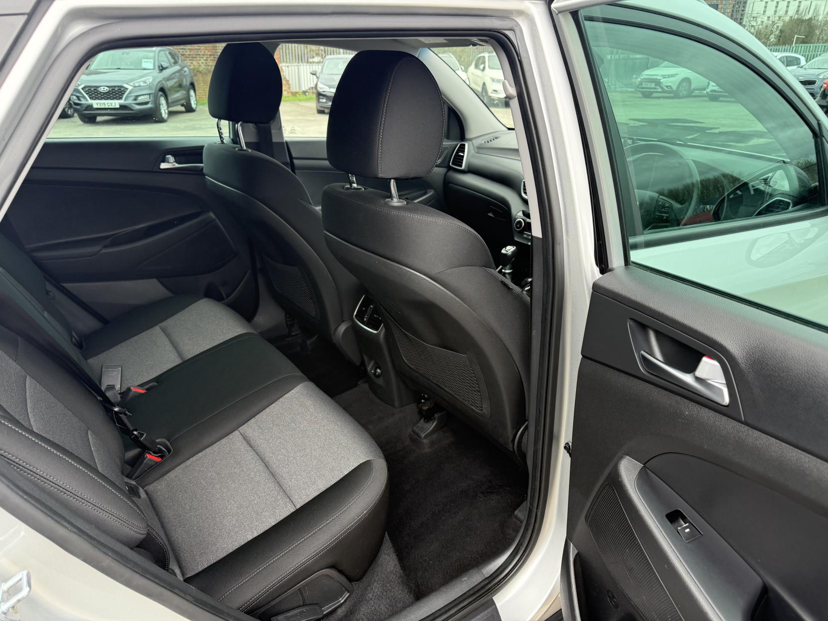 Hyundai TUCSON 1.6 CRDi MHEV SE Nav SUV 5dr Diesel Hybrid Manual Euro 6 (s/s) (115 ps)