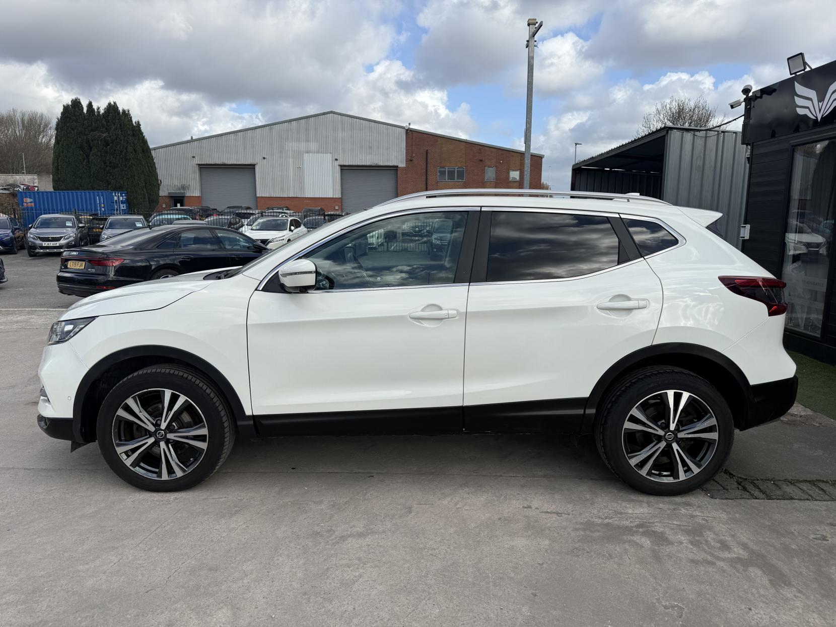 Nissan Qashqai 1.3 DIG-T N-Connecta SUV 5dr Petrol Manual Euro 6 (s/s) (140 ps)