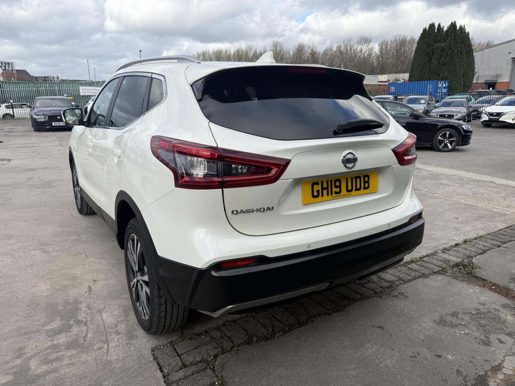 Nissan Qashqai 1.3 DIG-T N-Connecta SUV 5dr Petrol Manual Euro 6 (s/s) (140 ps)