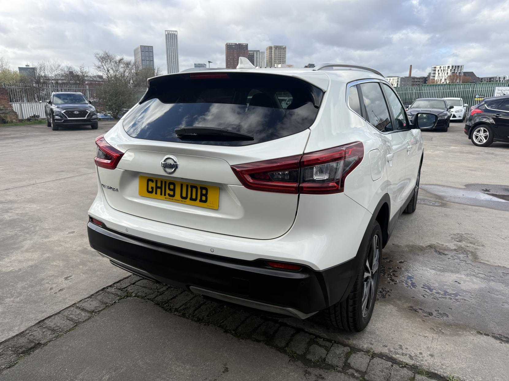 Nissan Qashqai 1.3 DIG-T N-Connecta SUV 5dr Petrol Manual Euro 6 (s/s) (140 ps)