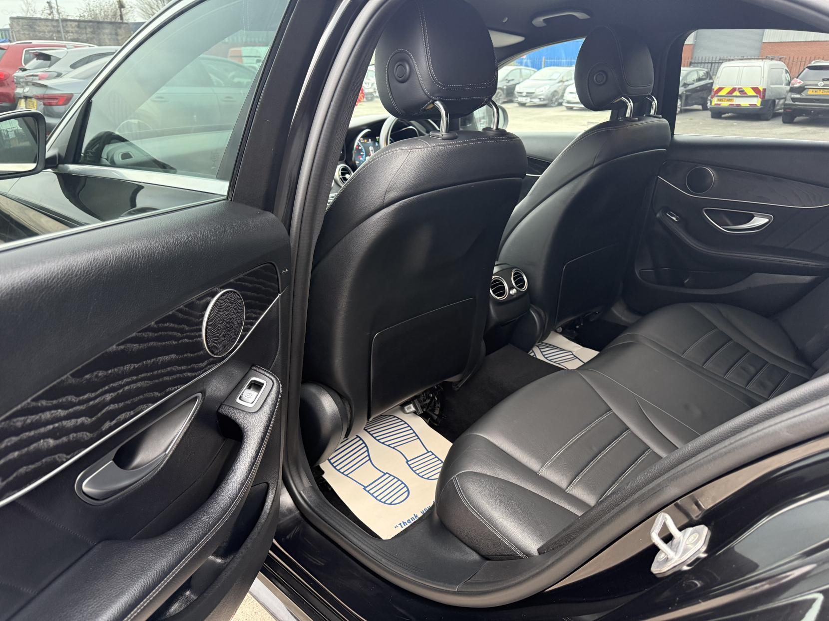 Mercedes-Benz C Class 2.0 C300d AMG Line Saloon 4dr Diesel G-Tronic+ Euro 6 (s/s) (245 ps)