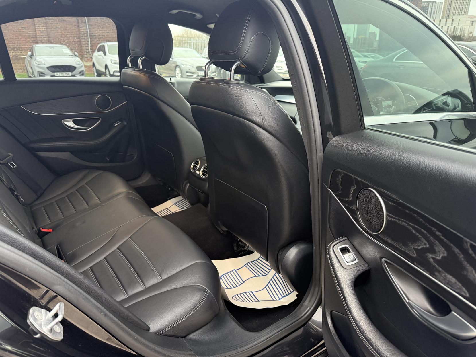 Mercedes-Benz C Class 2.0 C300d AMG Line Saloon 4dr Diesel G-Tronic+ Euro 6 (s/s) (245 ps)