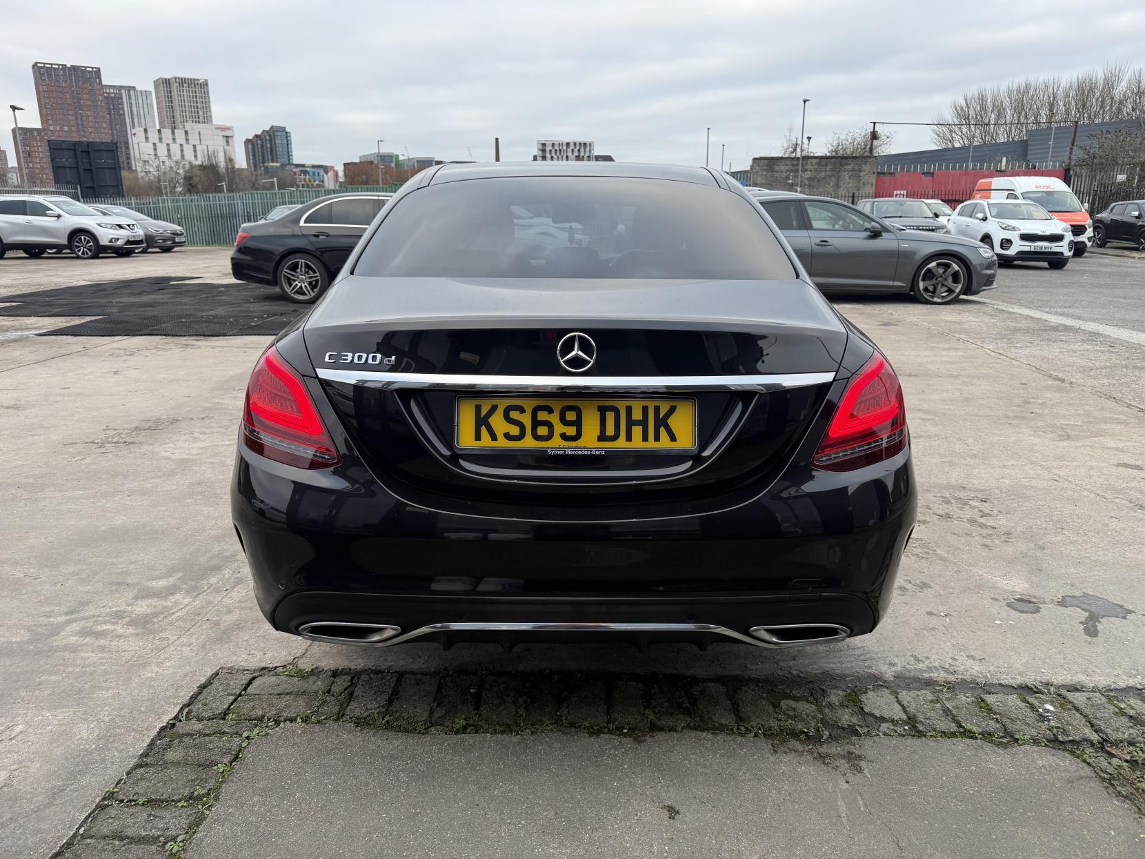 Mercedes-Benz C Class 2.0 C300d AMG Line Saloon 4dr Diesel G-Tronic+ Euro 6 (s/s) (245 ps)